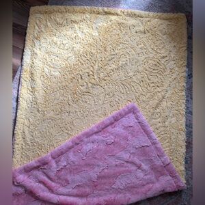 New minky blanket from handmade heifer Yellowpaisley and Pink hyde minky Blanket